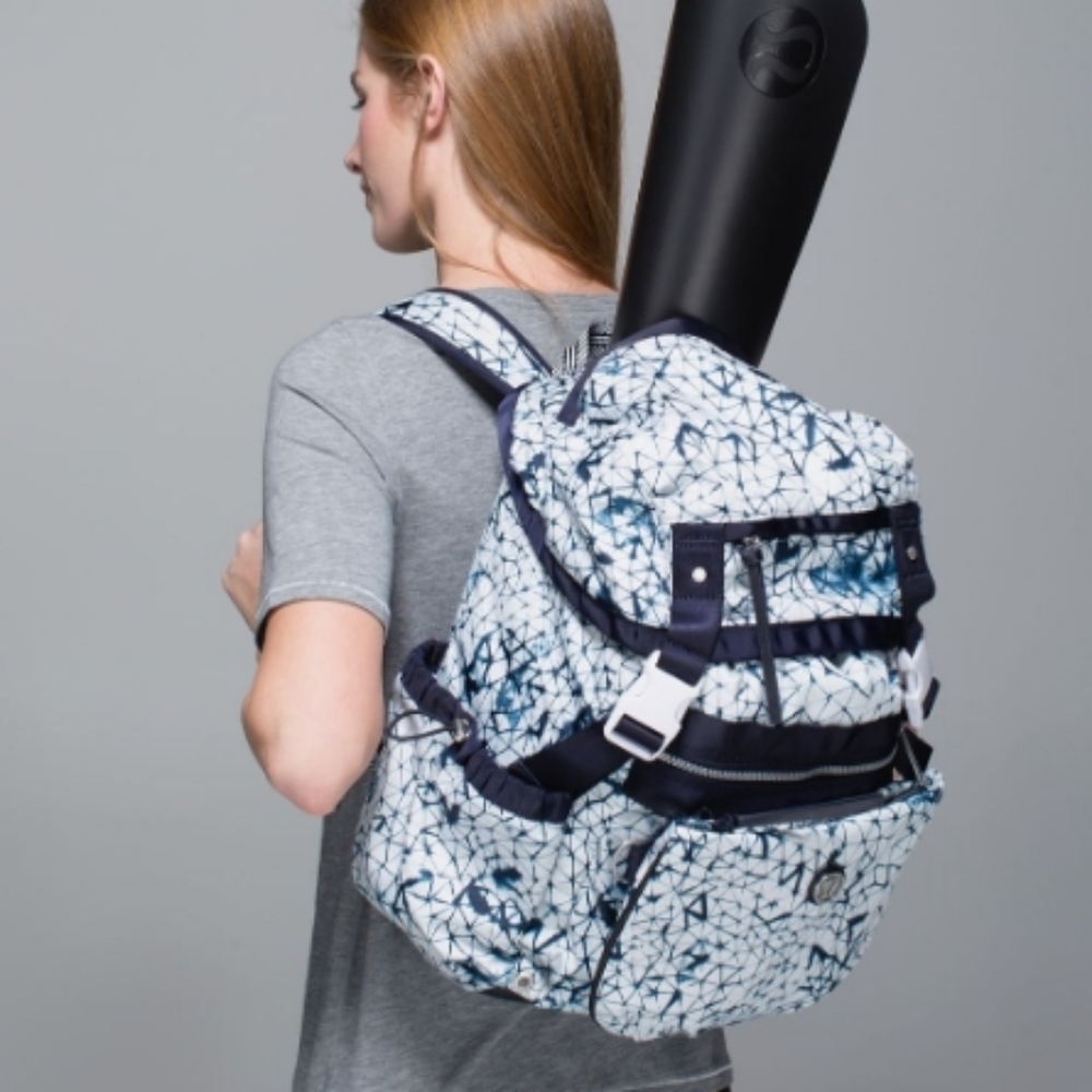 🆕️ Lululemon Travelling Yogini Ruck Crushed